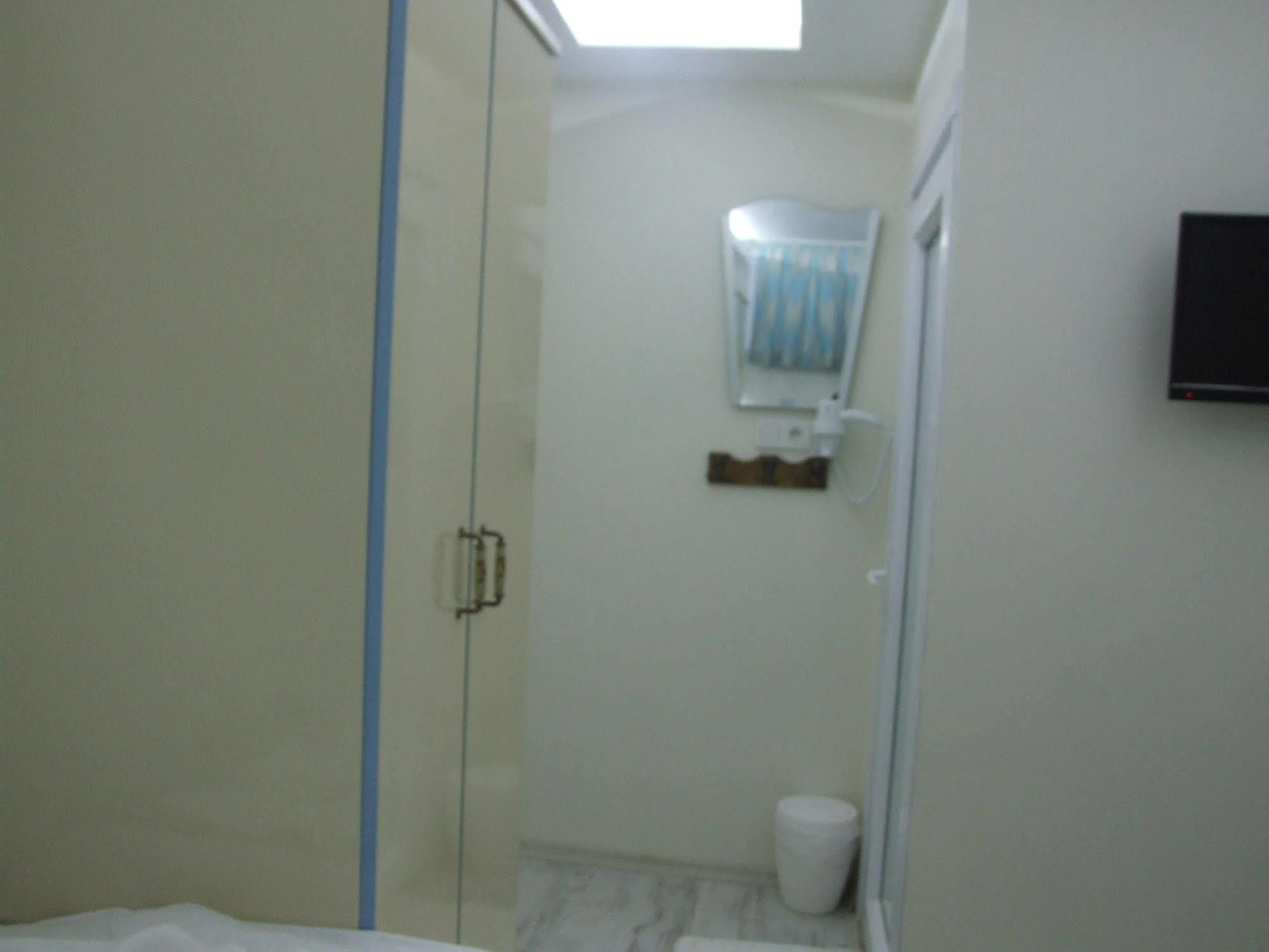 Armis House Otel