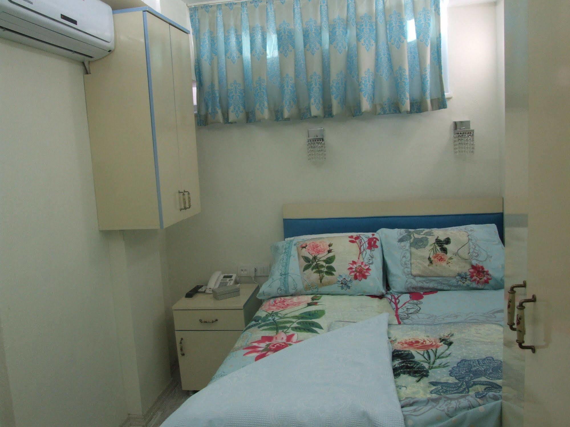 Armis House Otel *