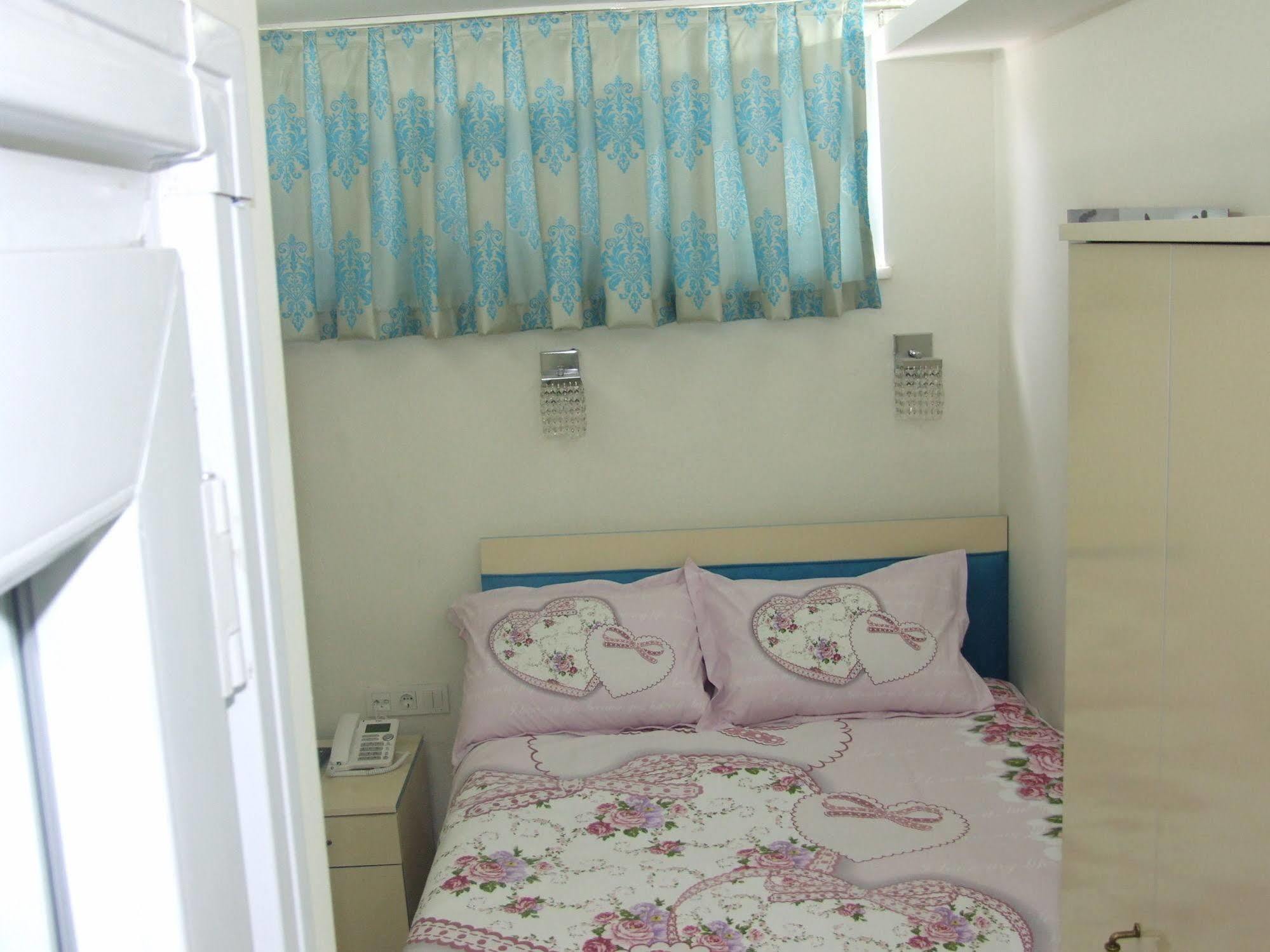 Armis House Otel