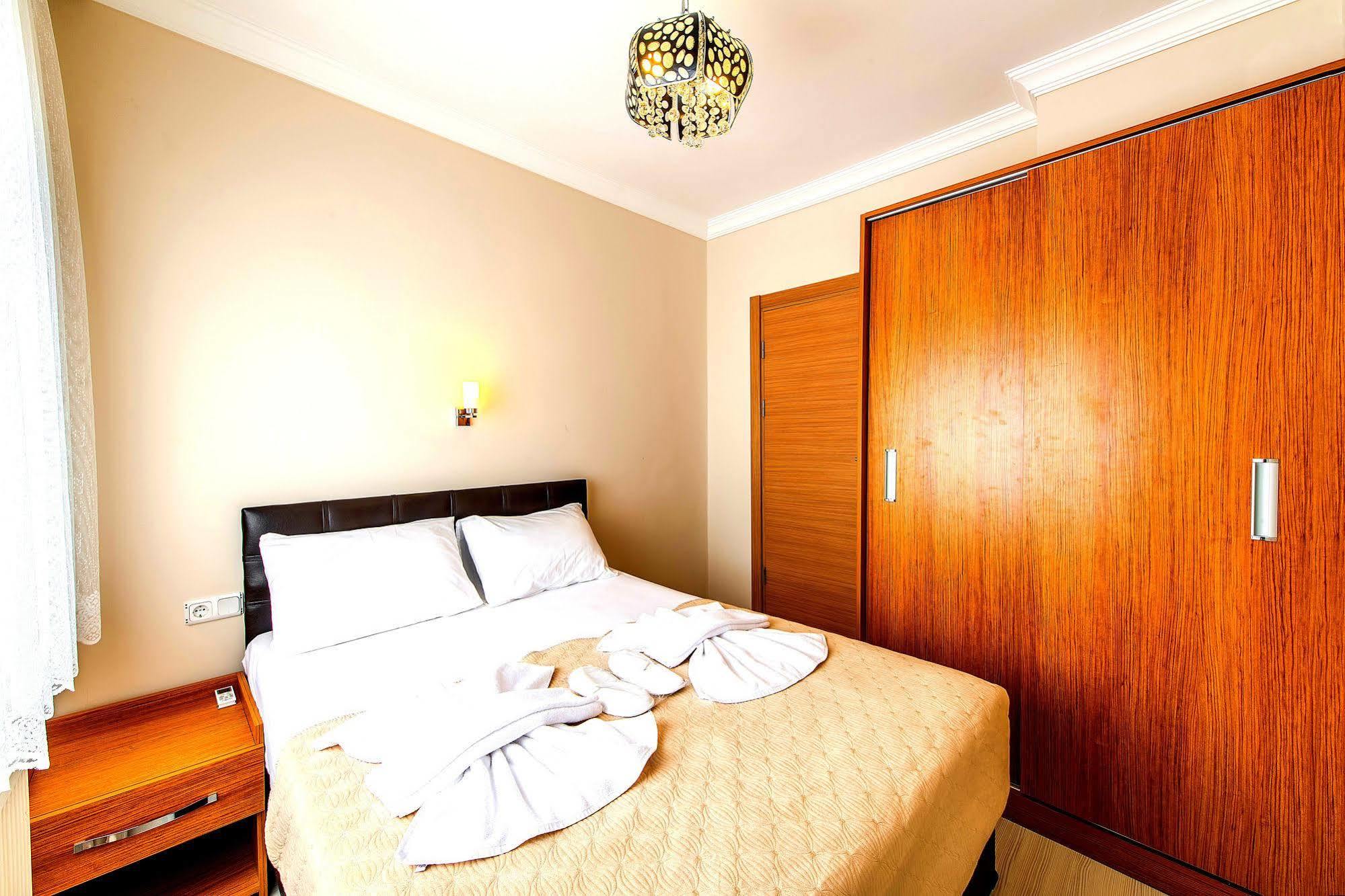 Efe Apartment *