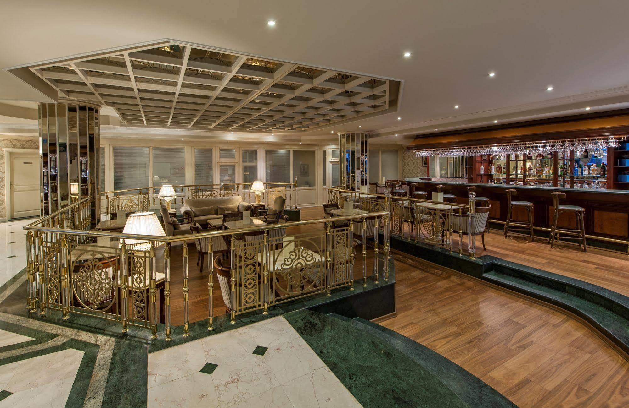 Hotel Elite World Comfy Taksim 4*