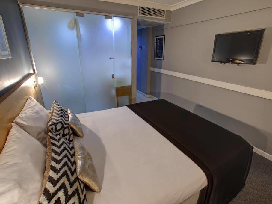 Box Hotel 2*
