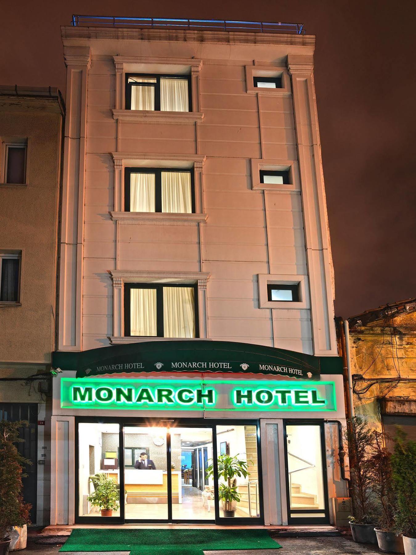 Monarch Hotel 3*
