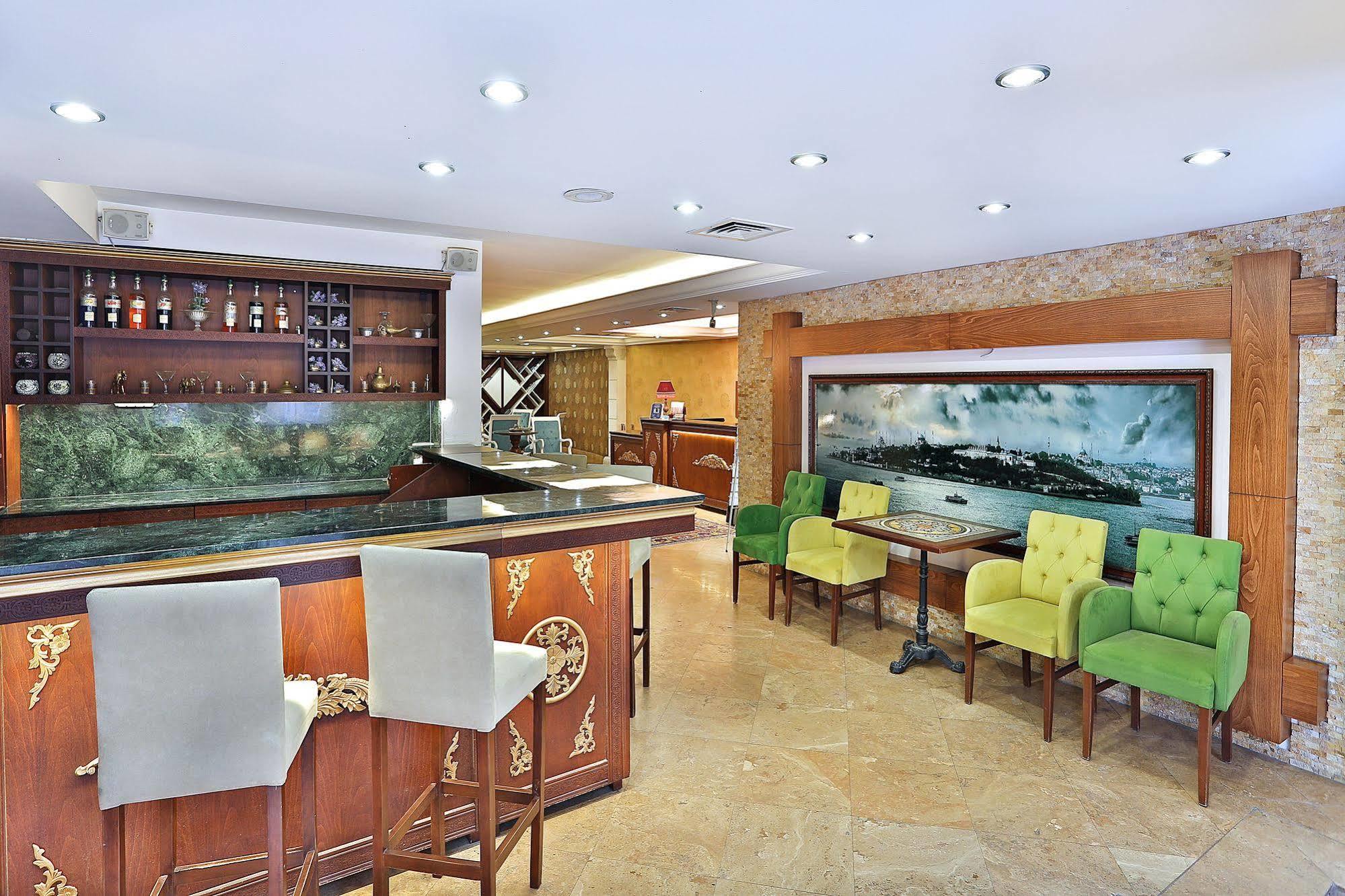 Hotel The 3*