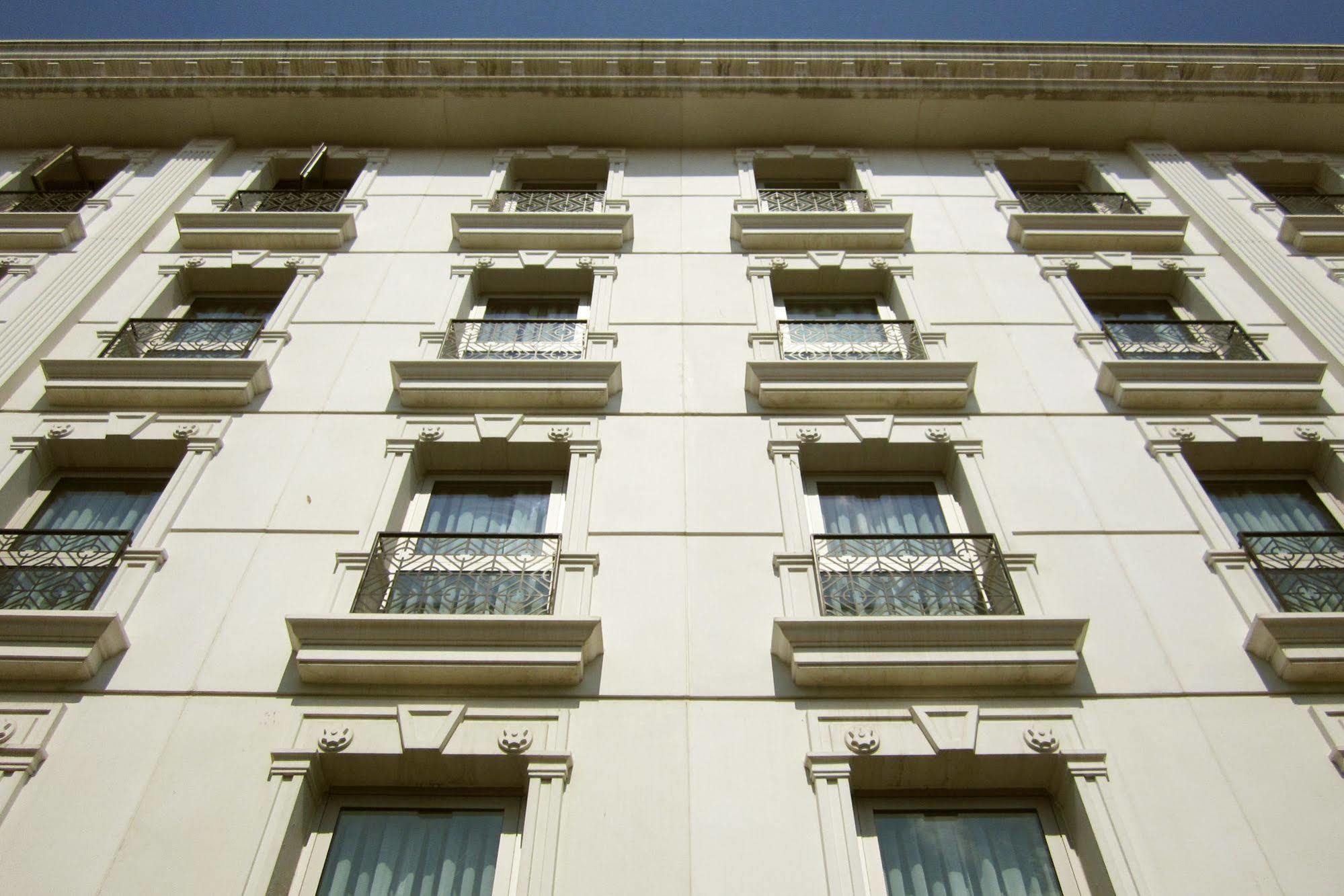 Halifaks Otel 4*