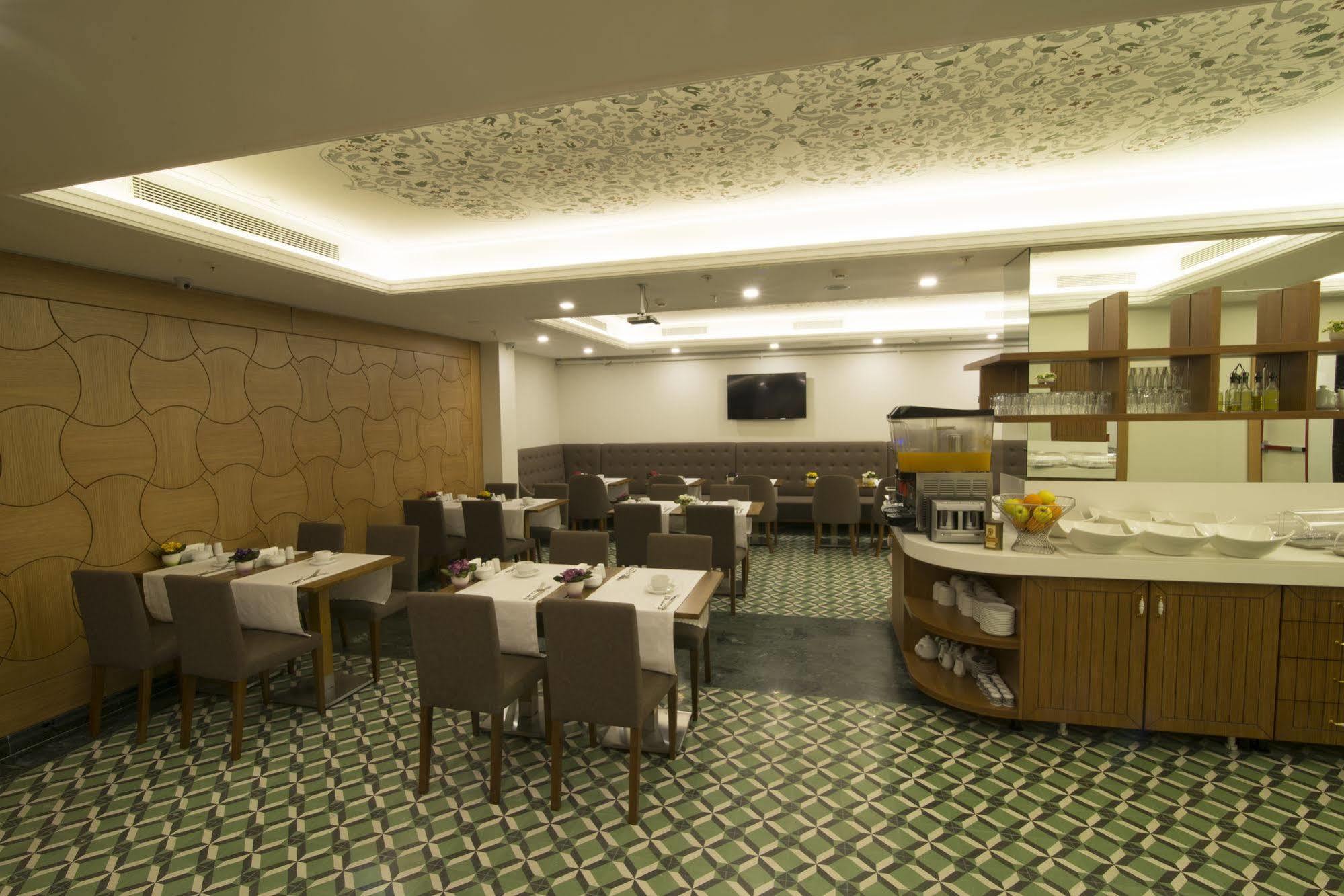 Cumbali Plaza