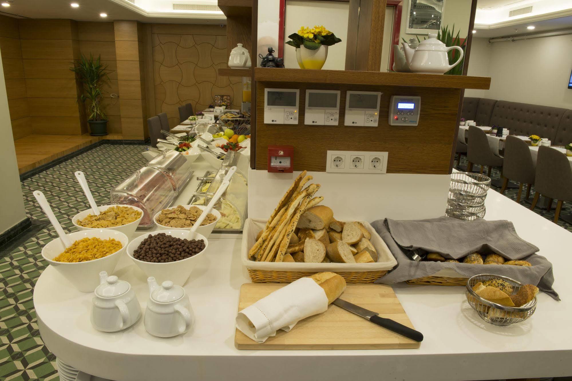 Cumbali Plaza Hotel 3*