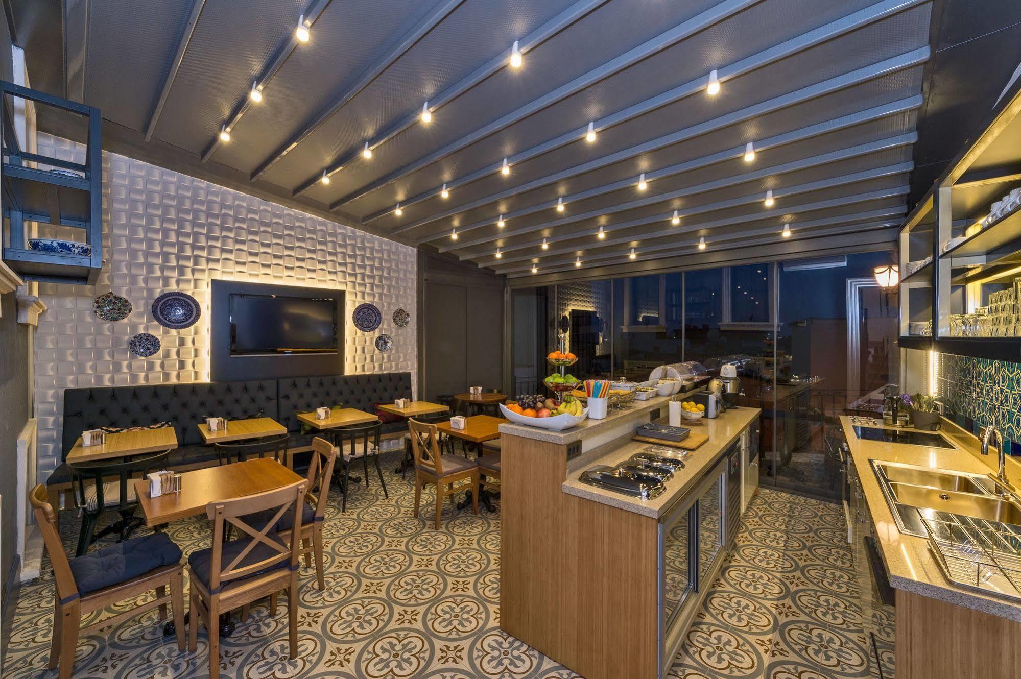 Hotel Four Doors 3*