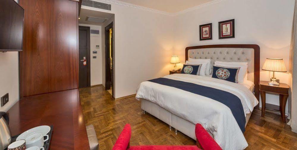Hotel Four Doors