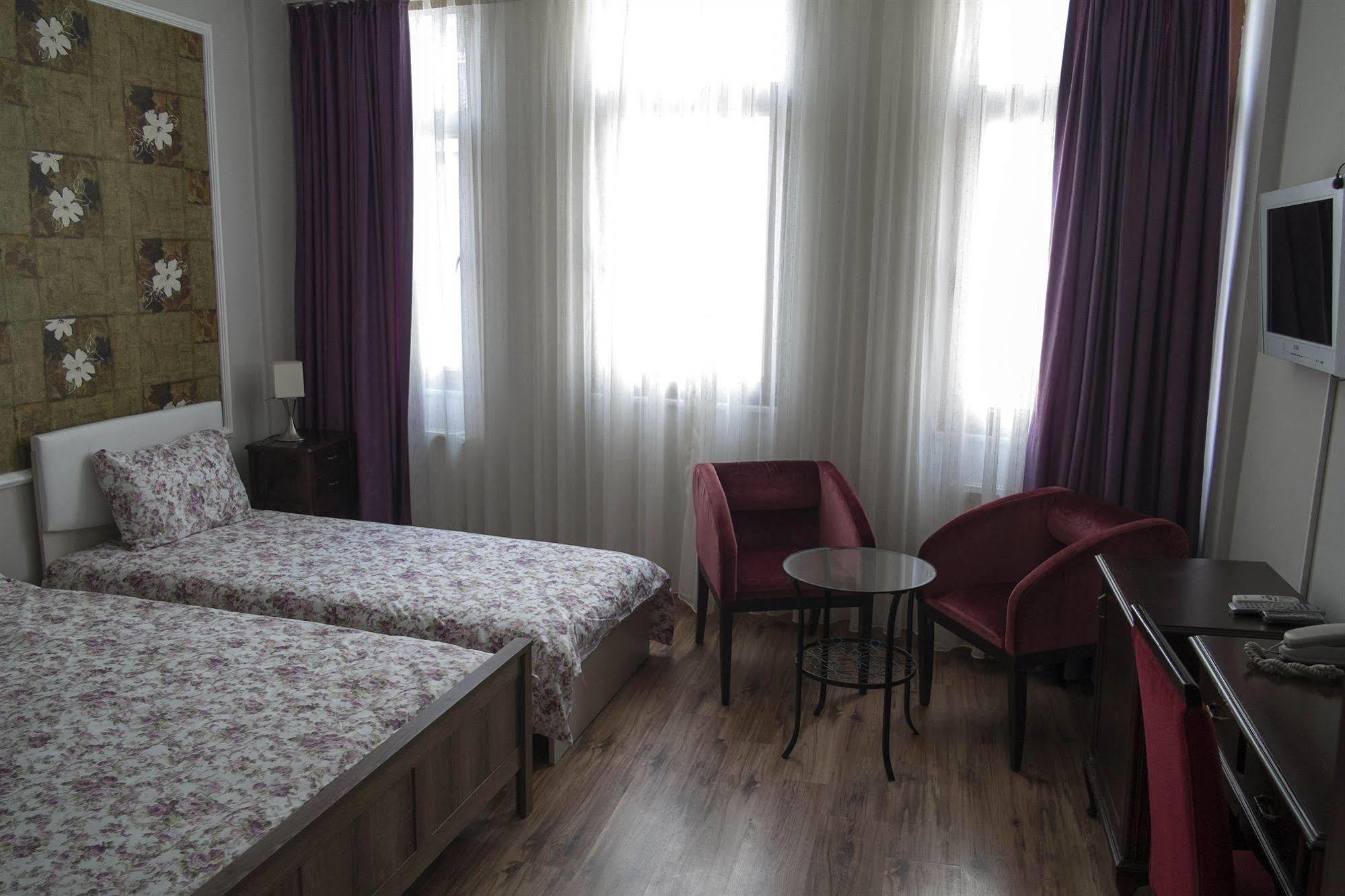 Otel Dora 3*