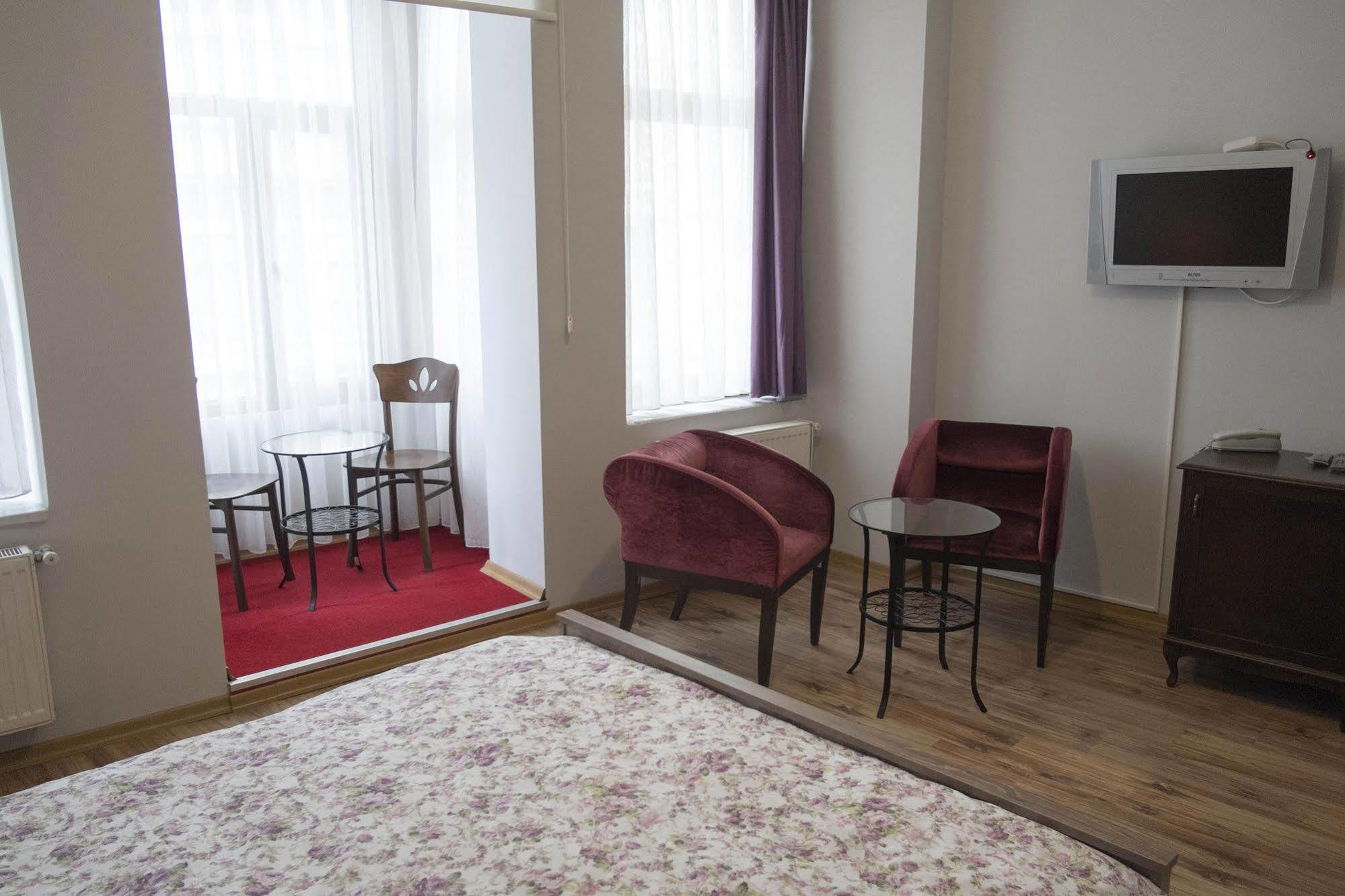 Dora Otel
