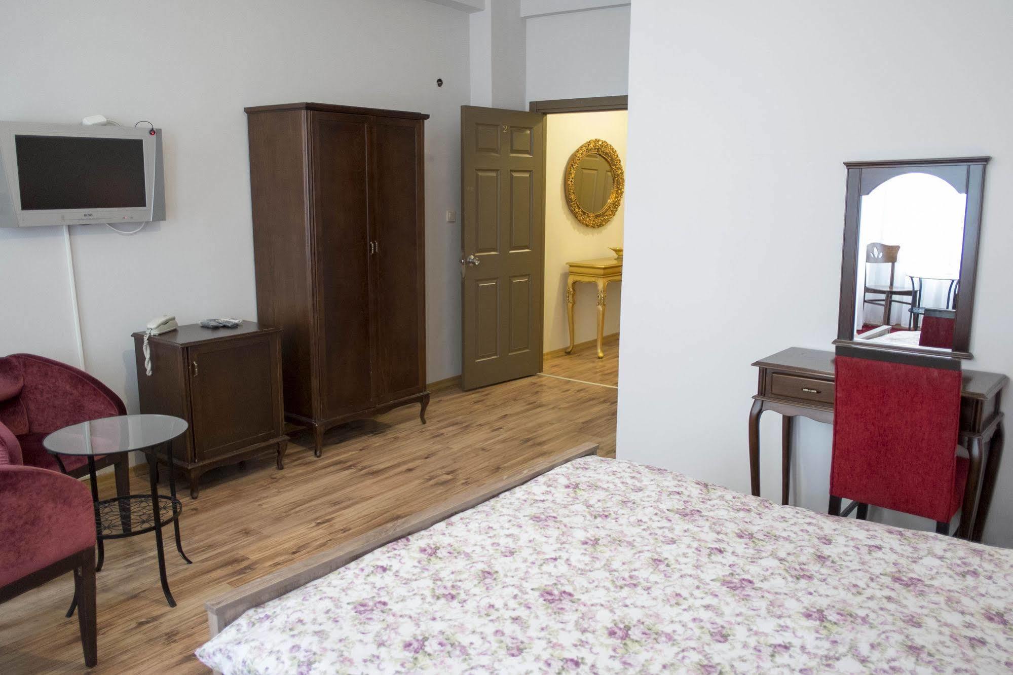 Otel Dora
