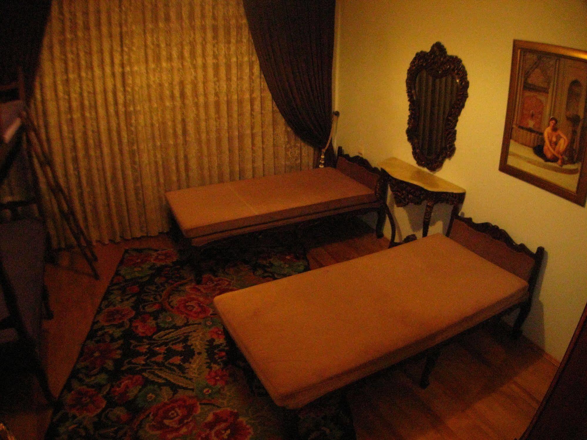 Hostel Chambers Of The Boheme *