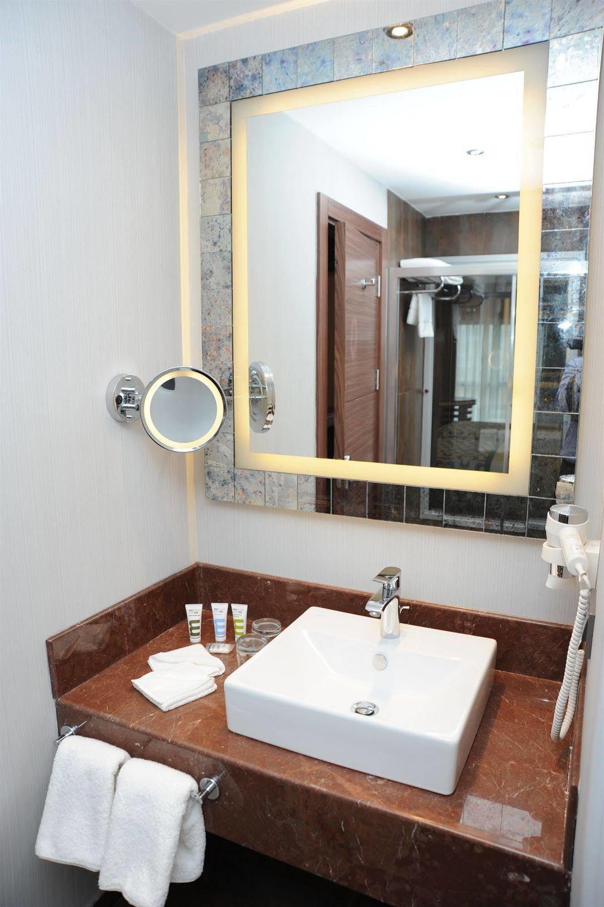 Hotel Mercure Altunizade 4*