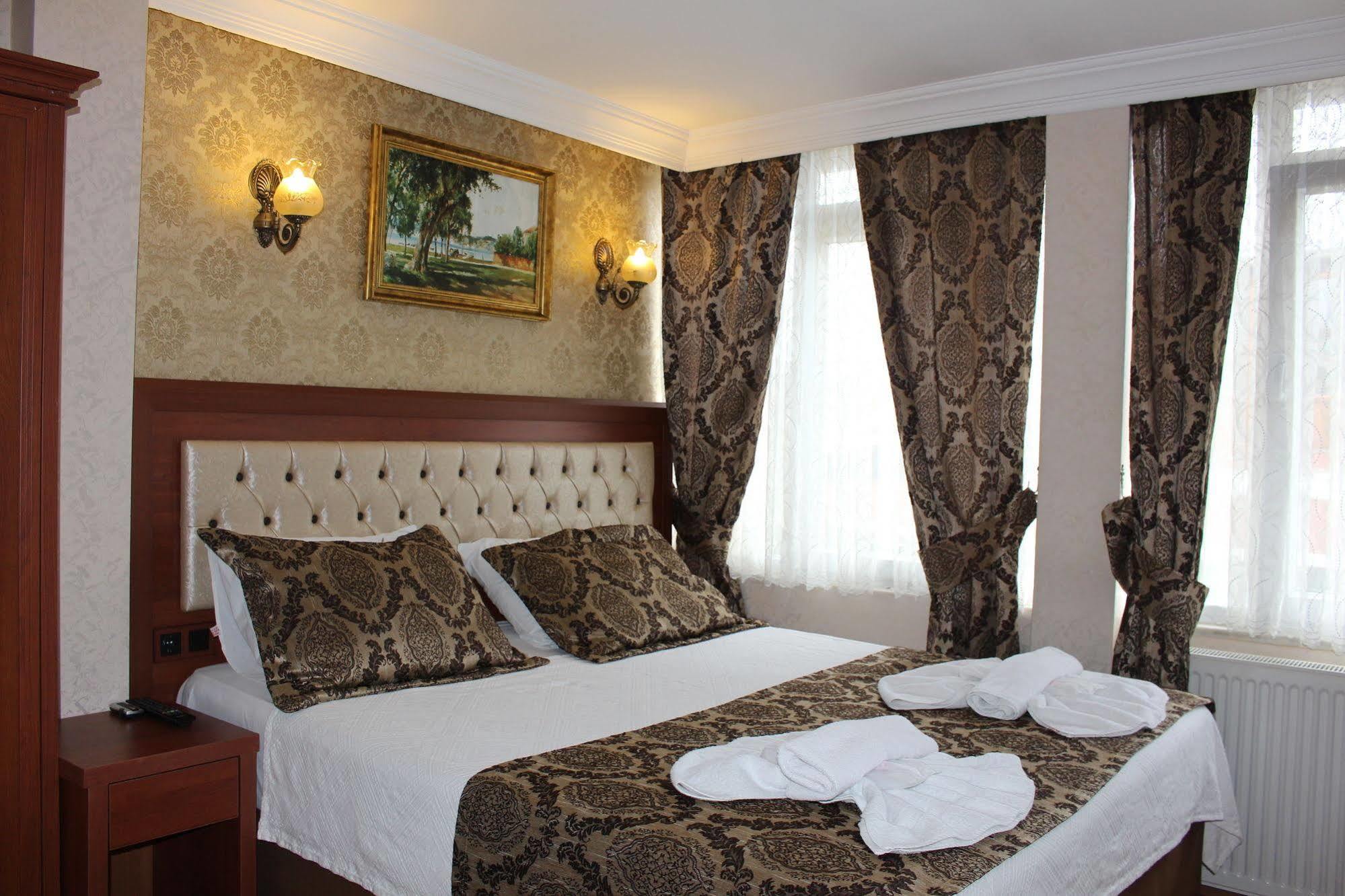 Big Apple Hostel *