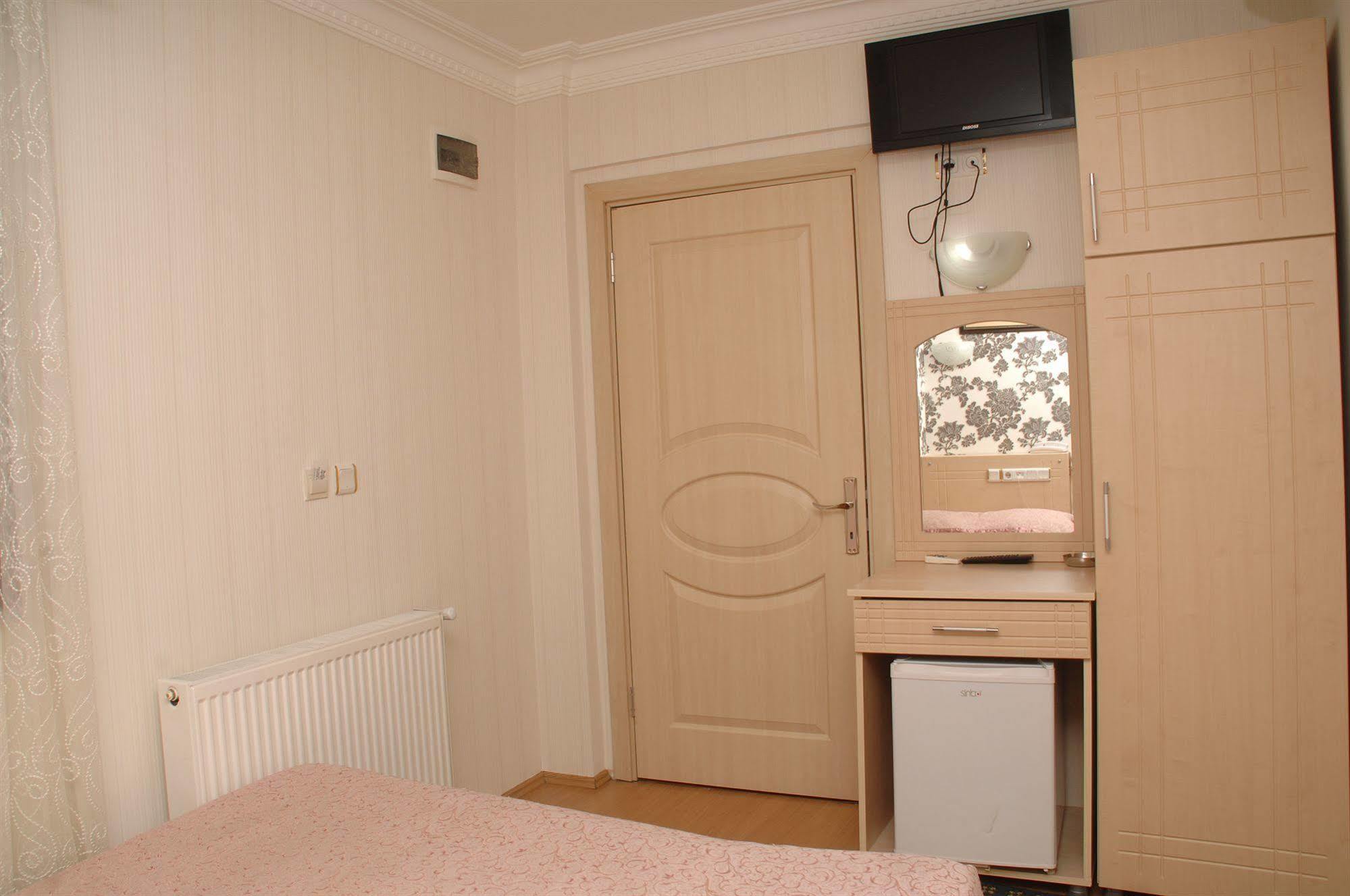 California Hotel 3*