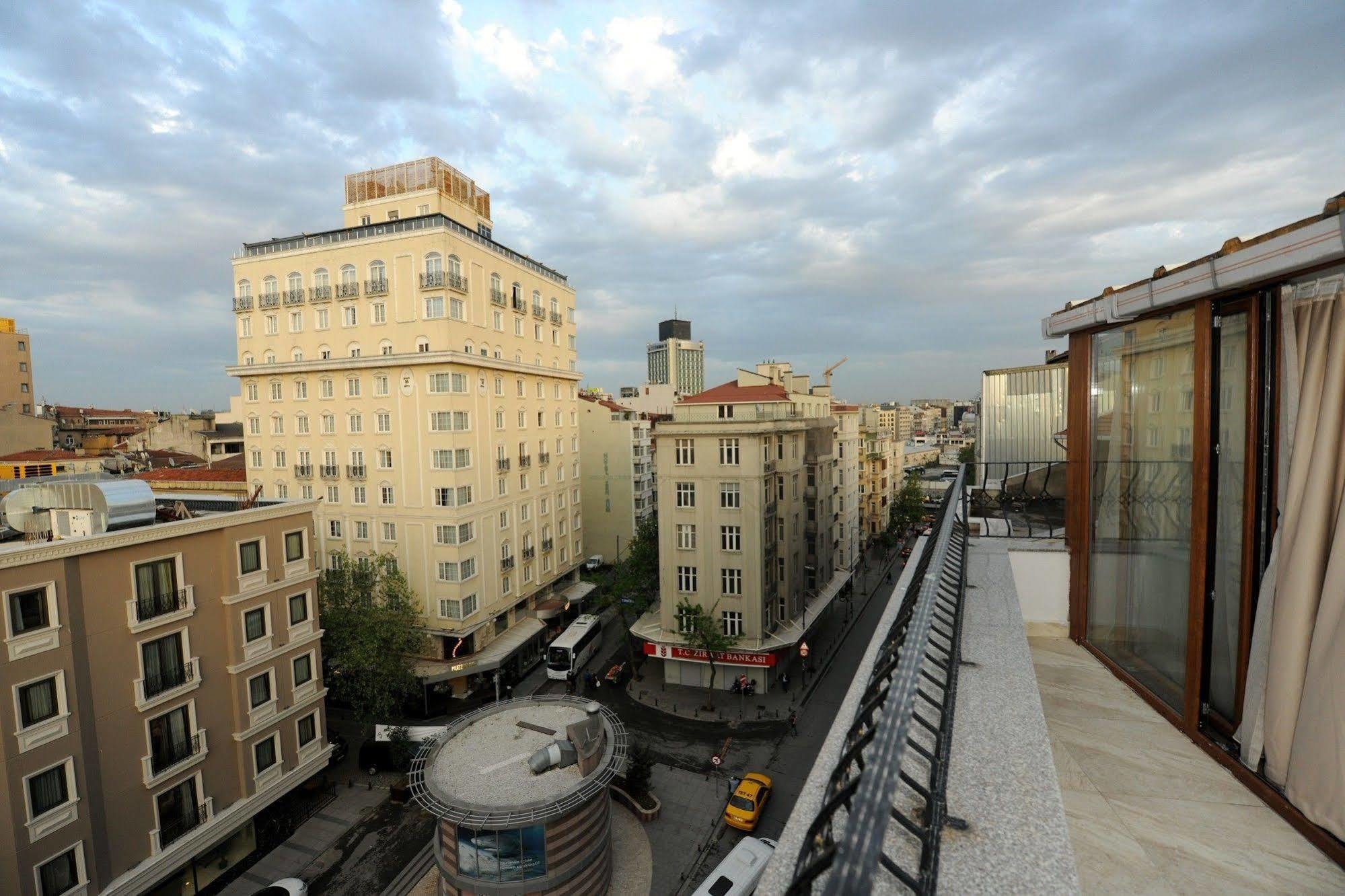 Hotel Taxim 3*