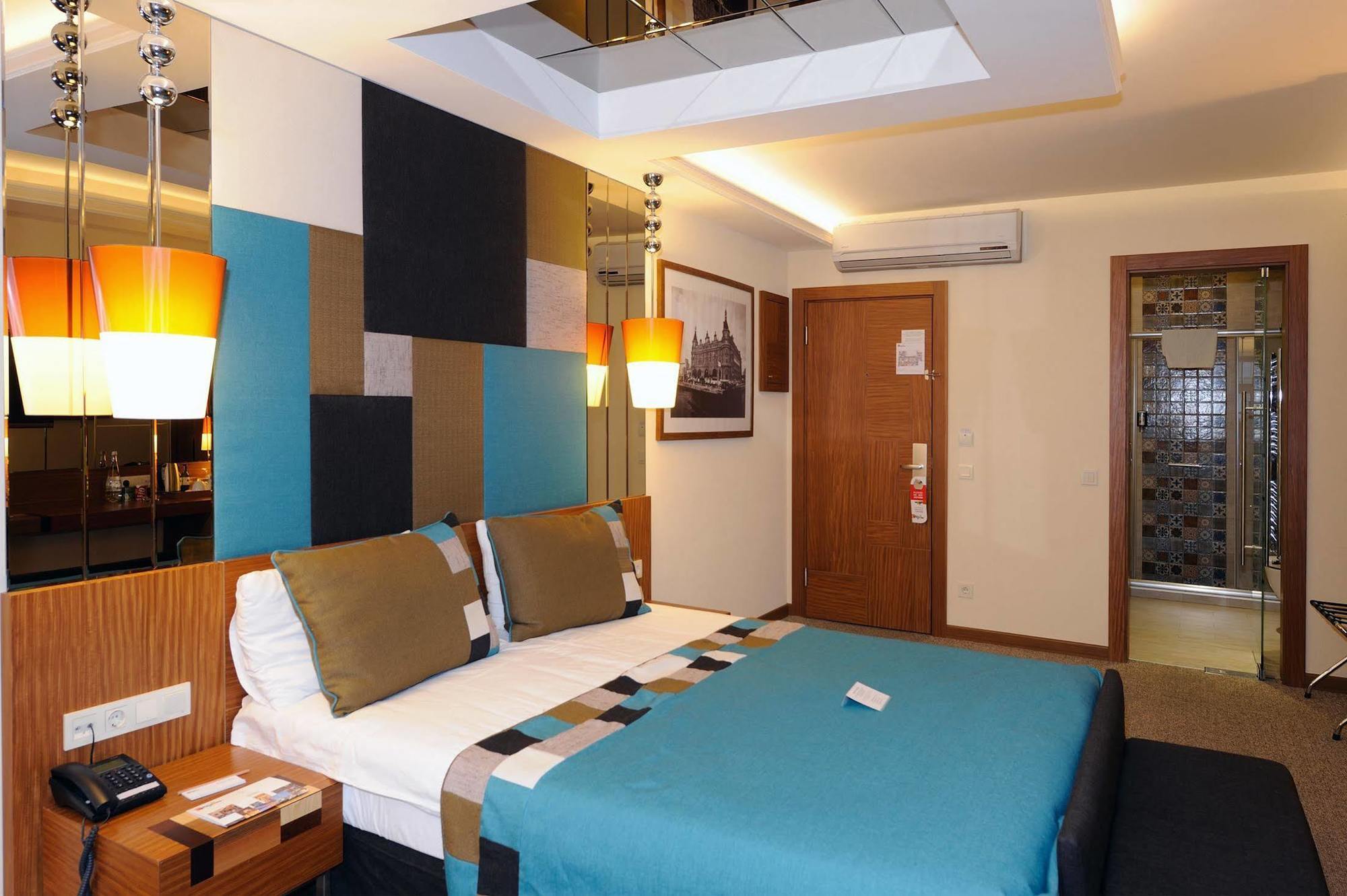 Hotel Collage Pera 4*