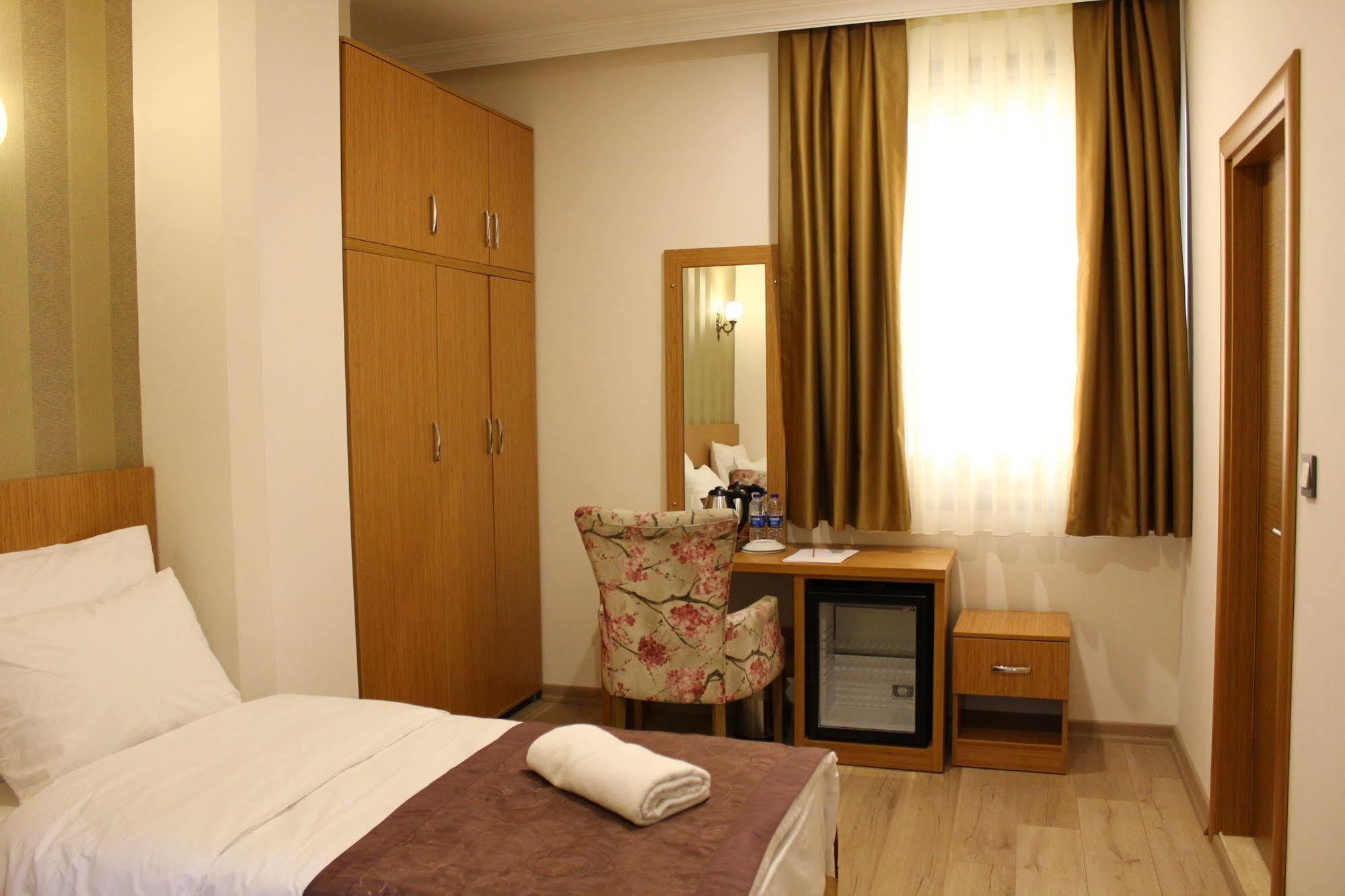 Hotel Realist