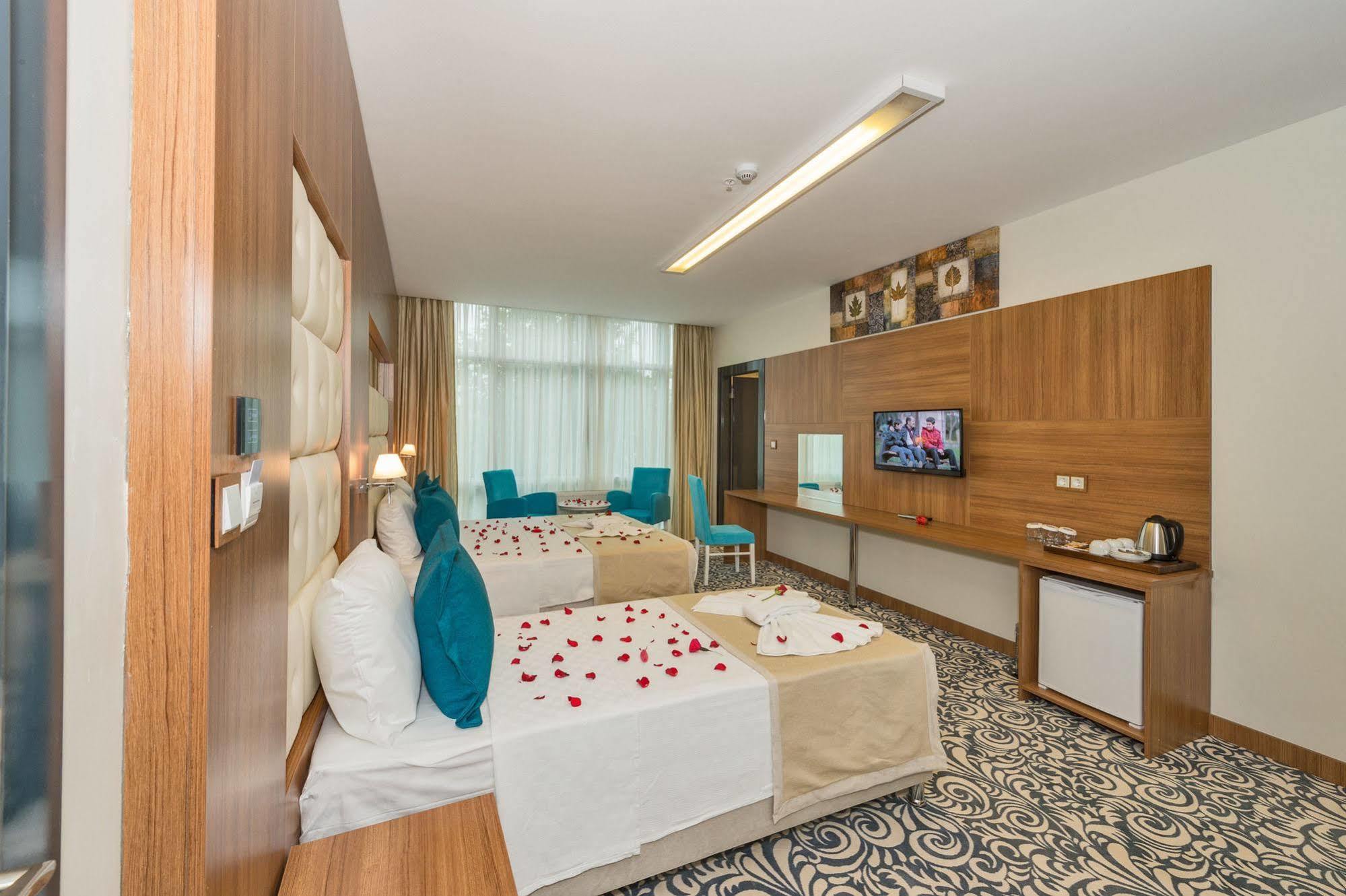 Business Life Gunesli 3*