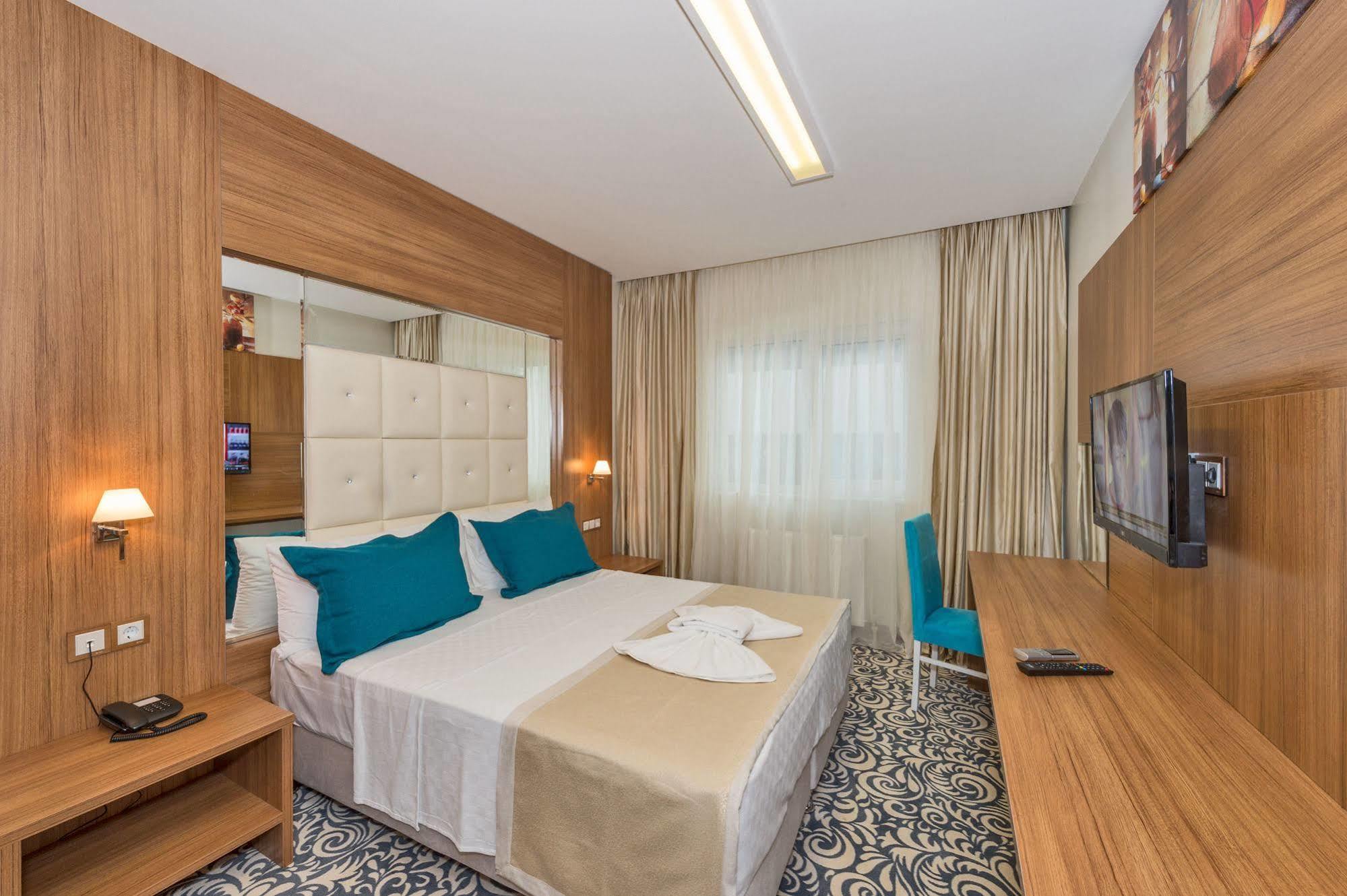 Business Life Gunesli 3*