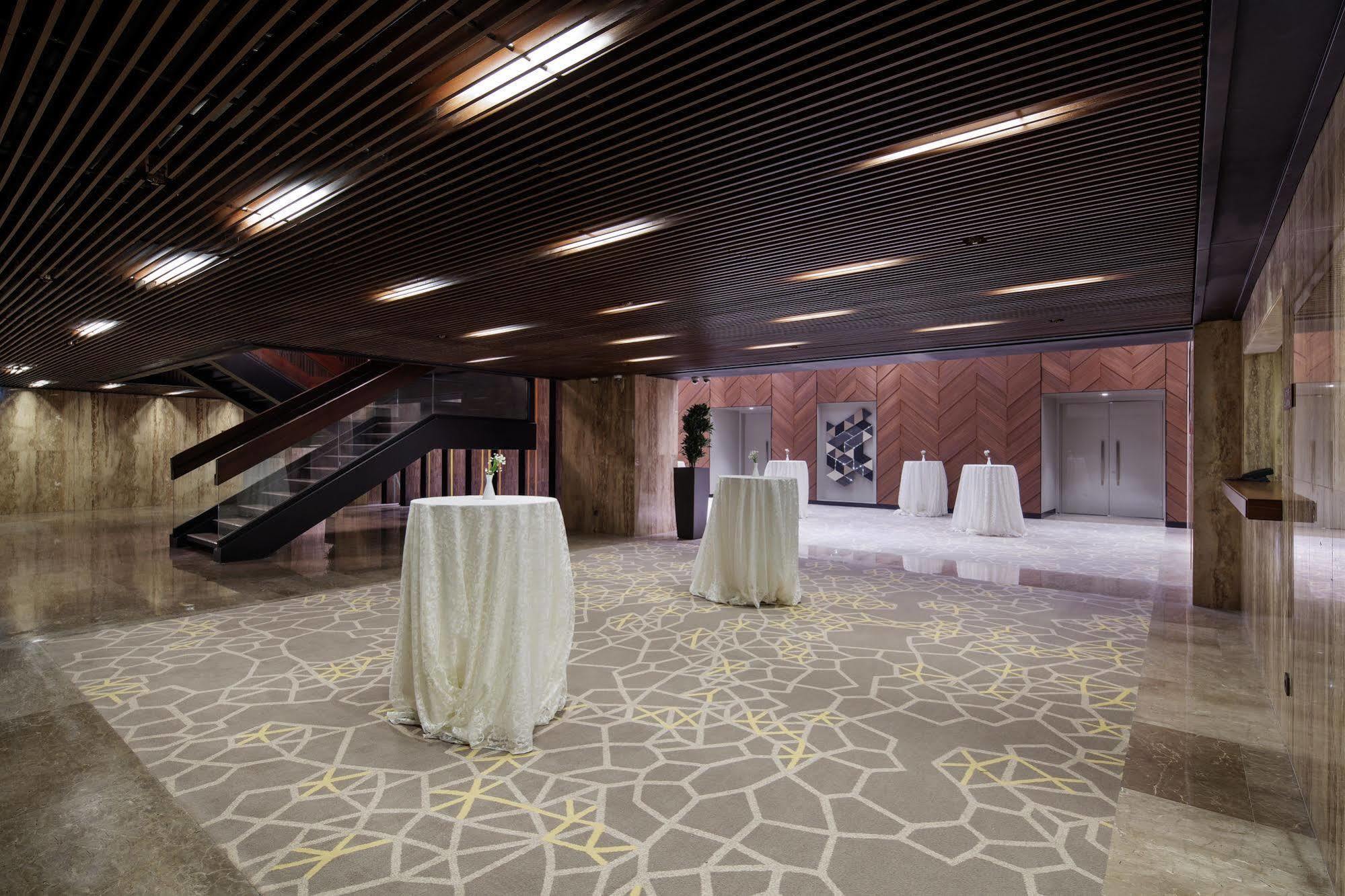 Hilton Garden Atatürk Airport Otel 4*