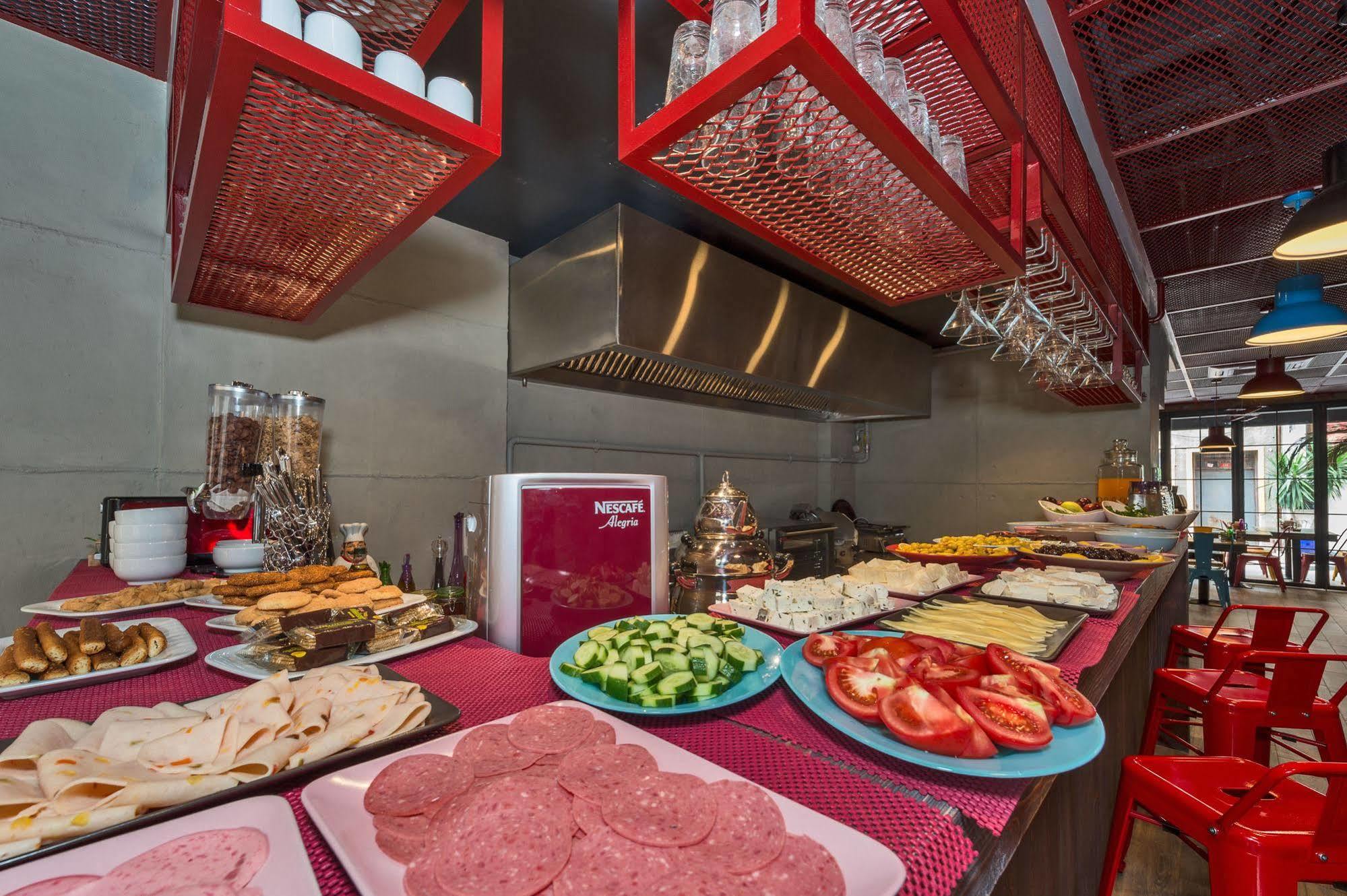 Hotel Taksim Nis - Istiklal Street