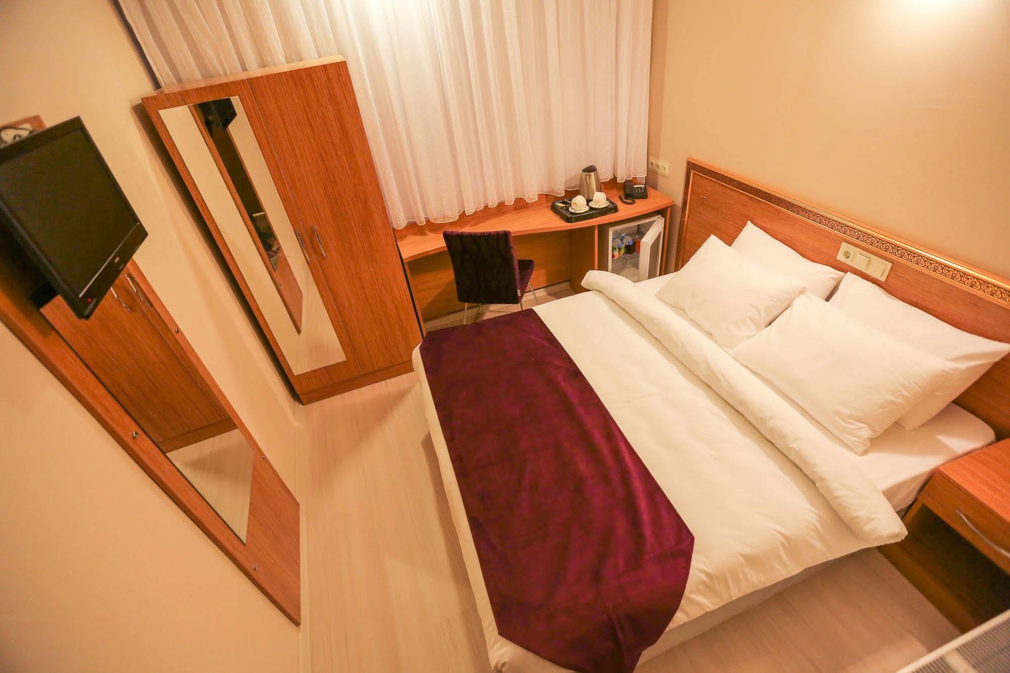 Grand Airport Hotel