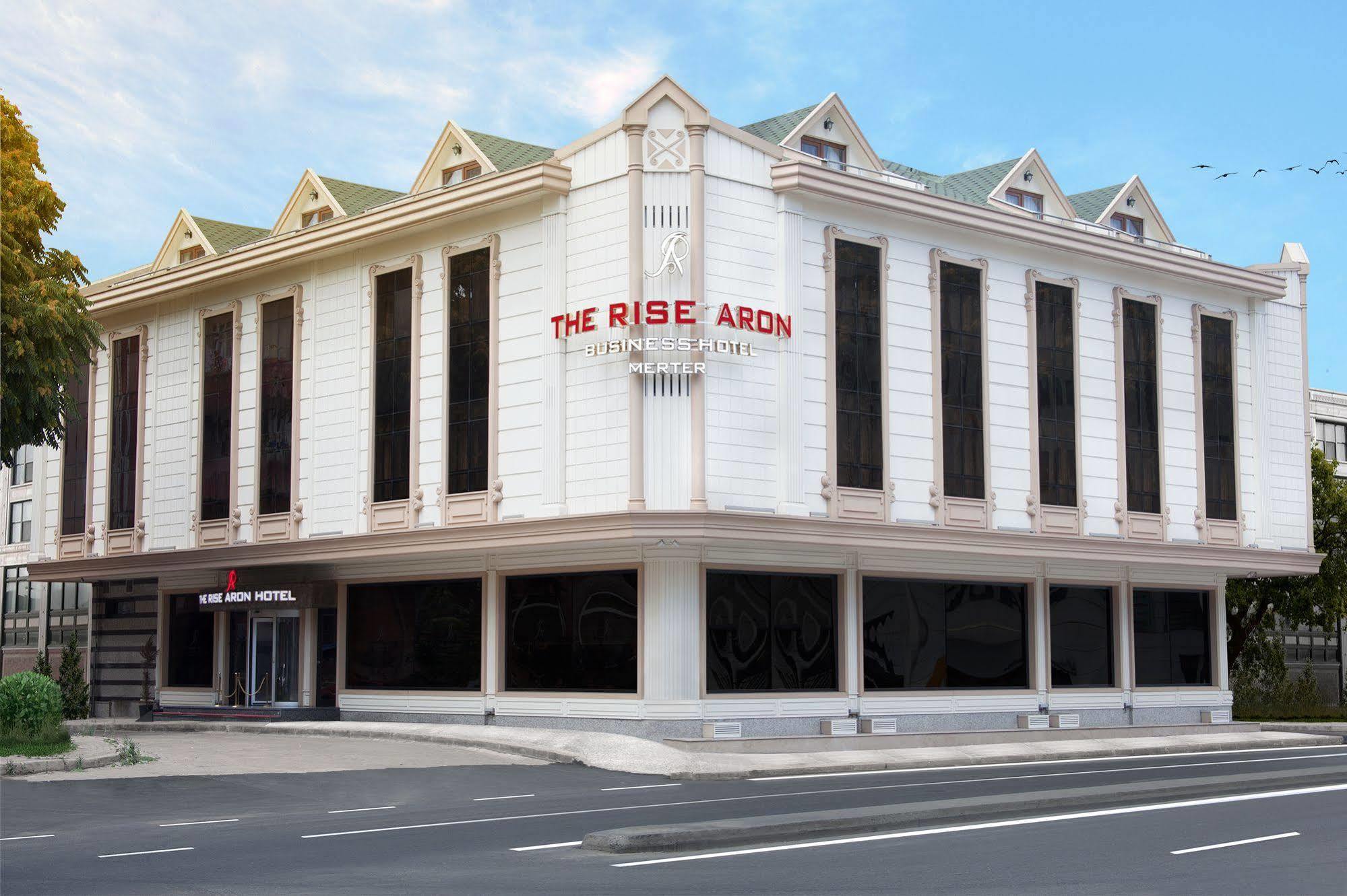 Hotel The Rise Aron Business Merter 3*