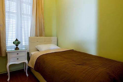 Alhambra Aparthotel 3*