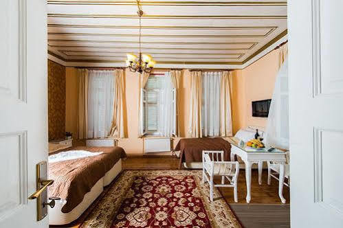 Alhambra Aparthotel 3*