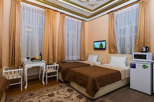 Alhambra Aparthotel 3*