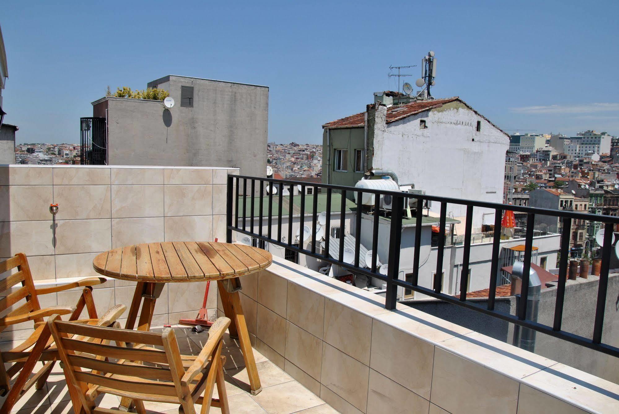 Chillout Lya & Lounge Hostel *