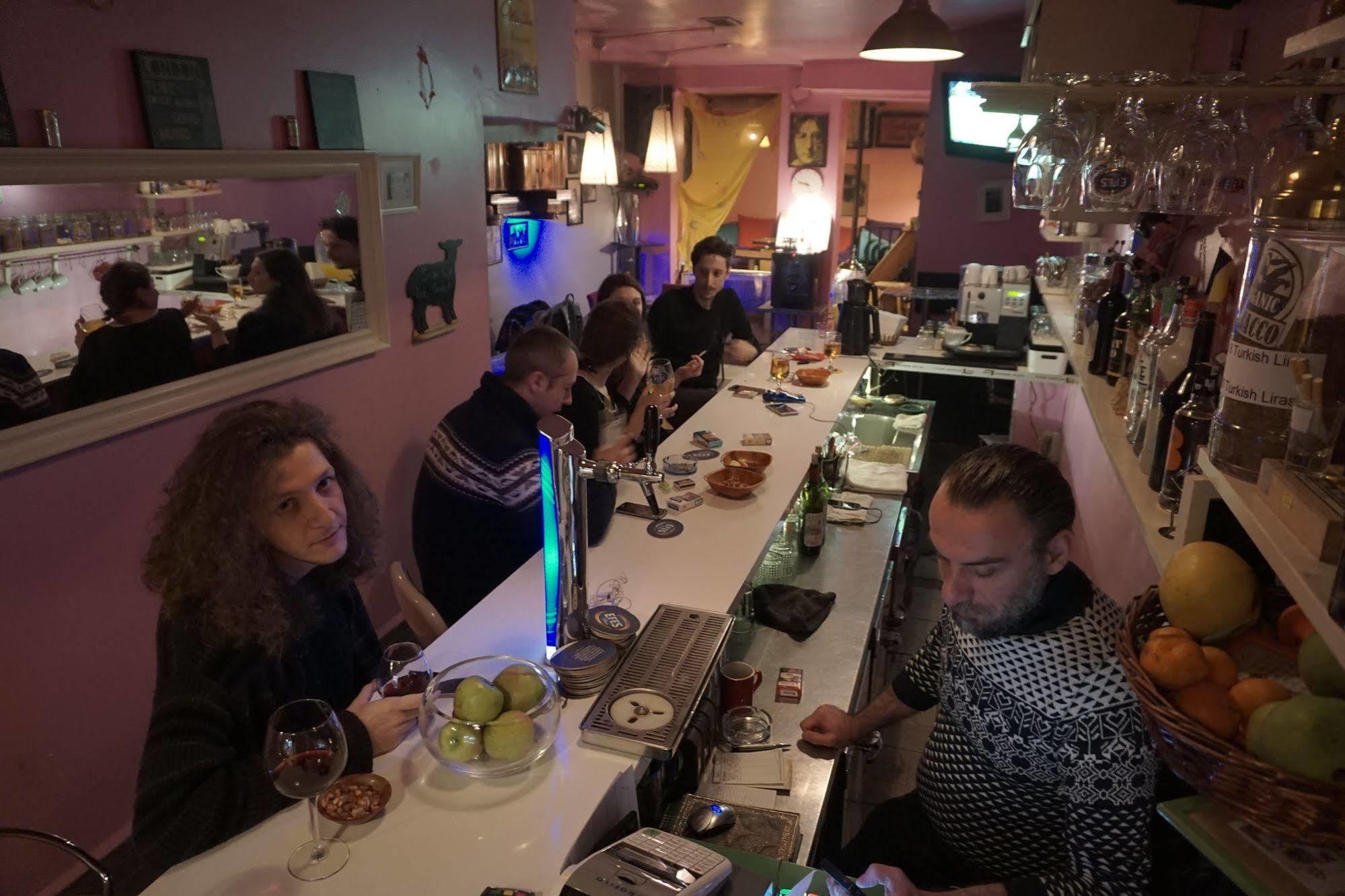 Chillout Lya & Lounge Hostel