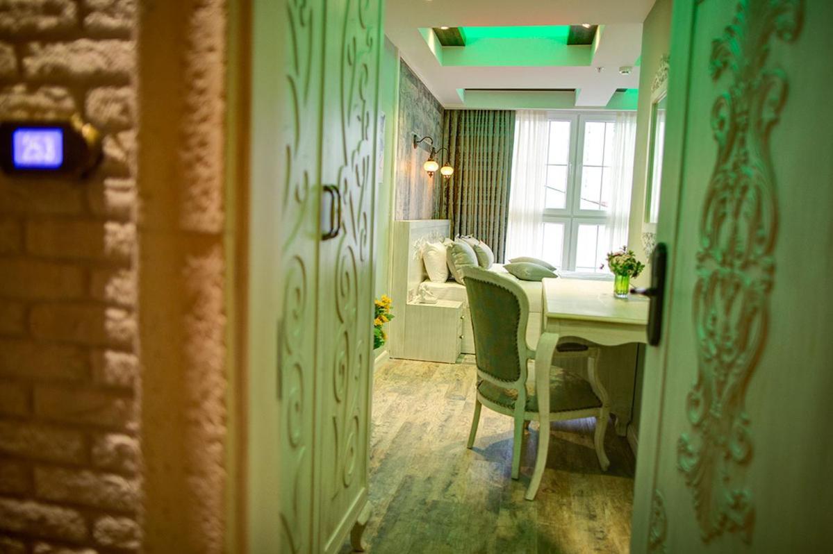 Elegance Hotel