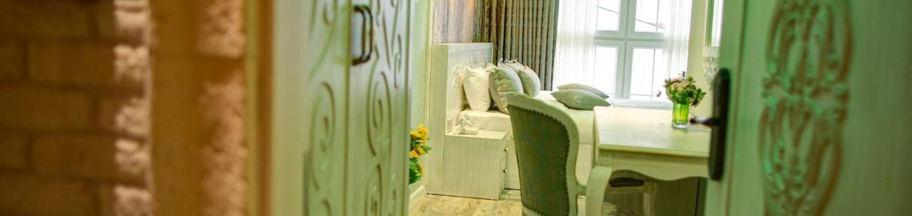 Elegance Hotel