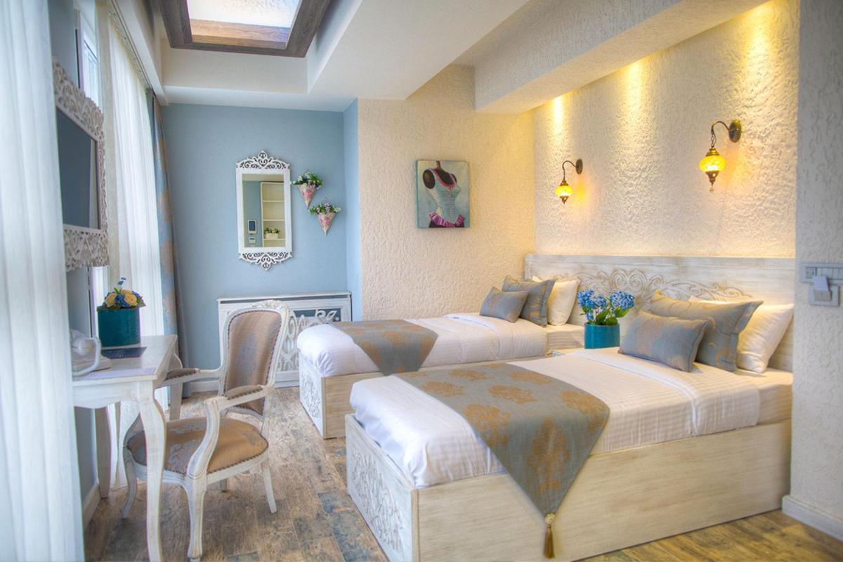 Elegance Hotel 4*