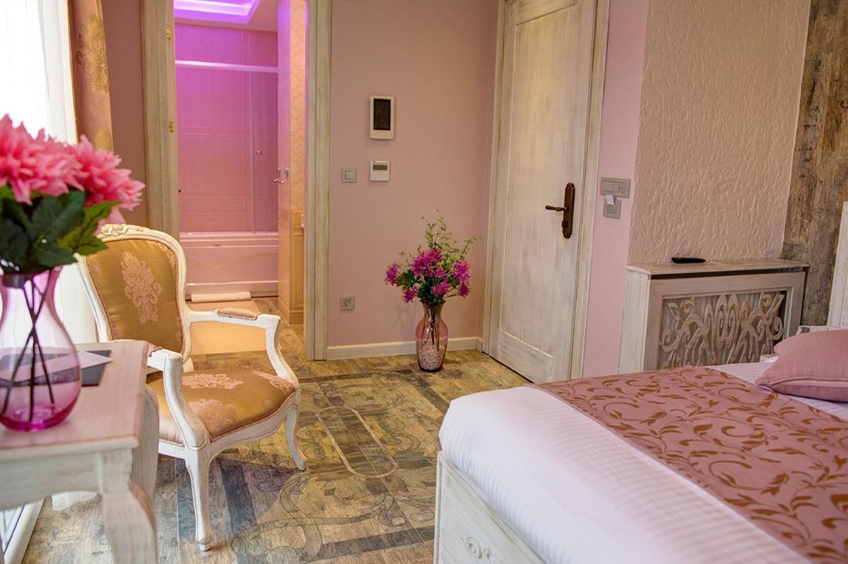 Elegance Hotel