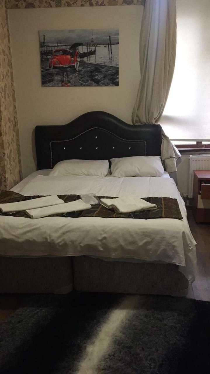 Divan Wooden Bed & Breakfast *