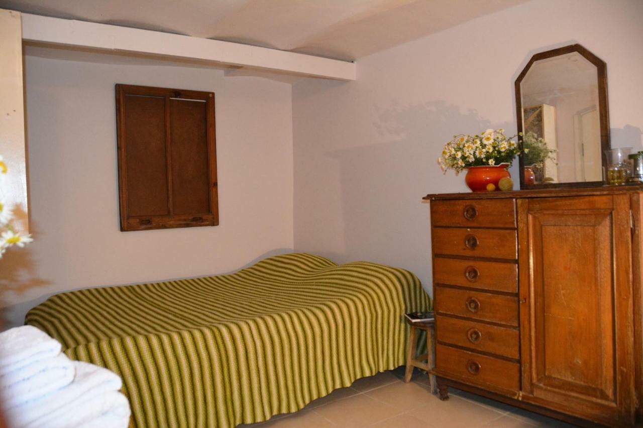 Kaboom Showroom & Guest house *