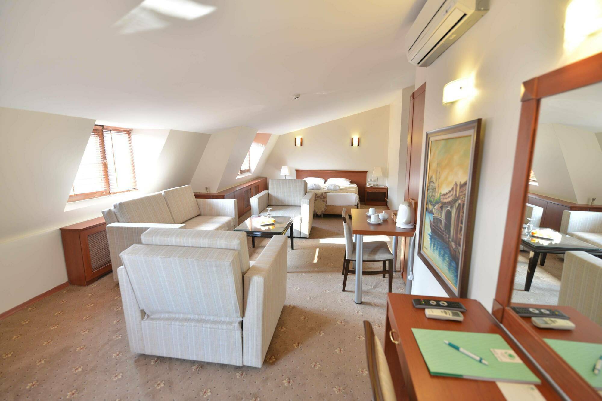 Golden Siyav Hotel