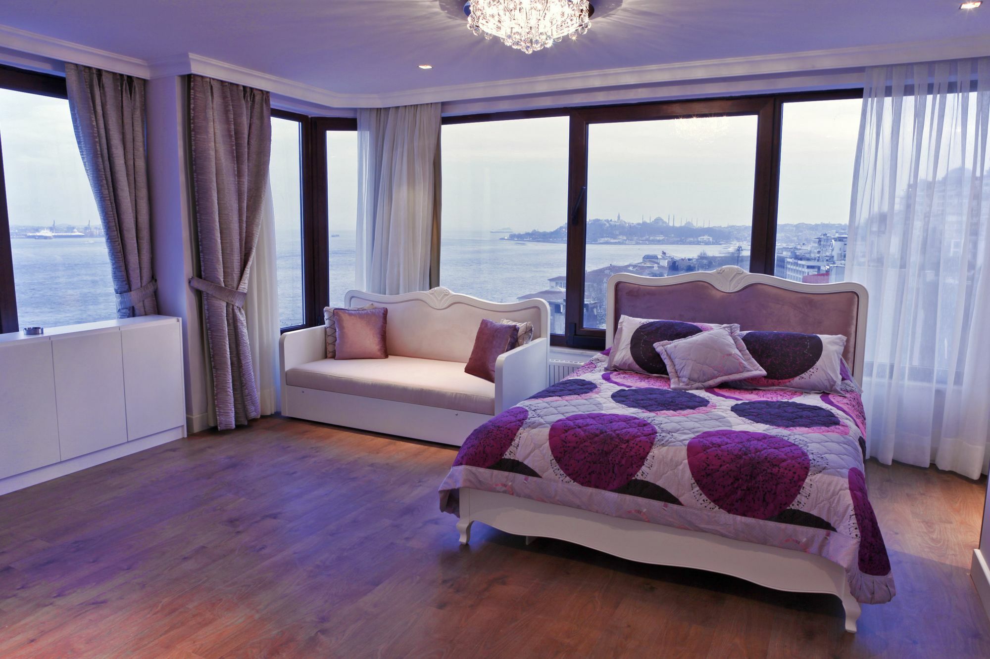 Molton Kabatas Hotel