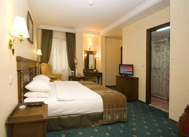 Golden Crown Hotel