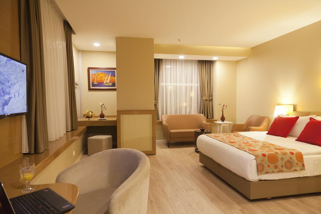 Grand Plaza Hotel