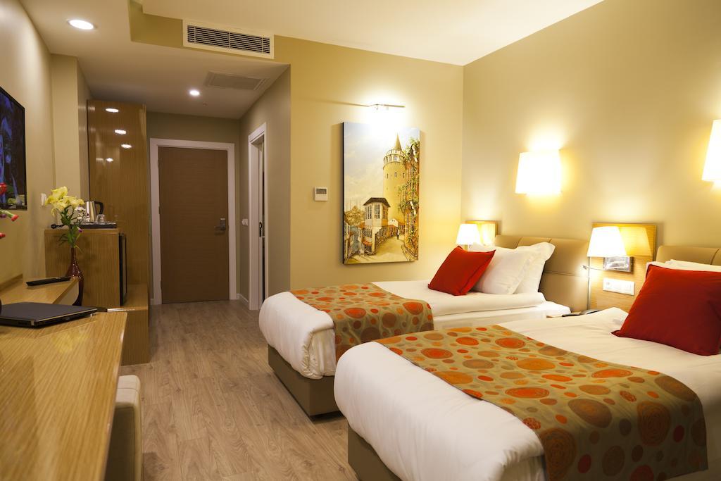 Grand Plaza Hotel 3*