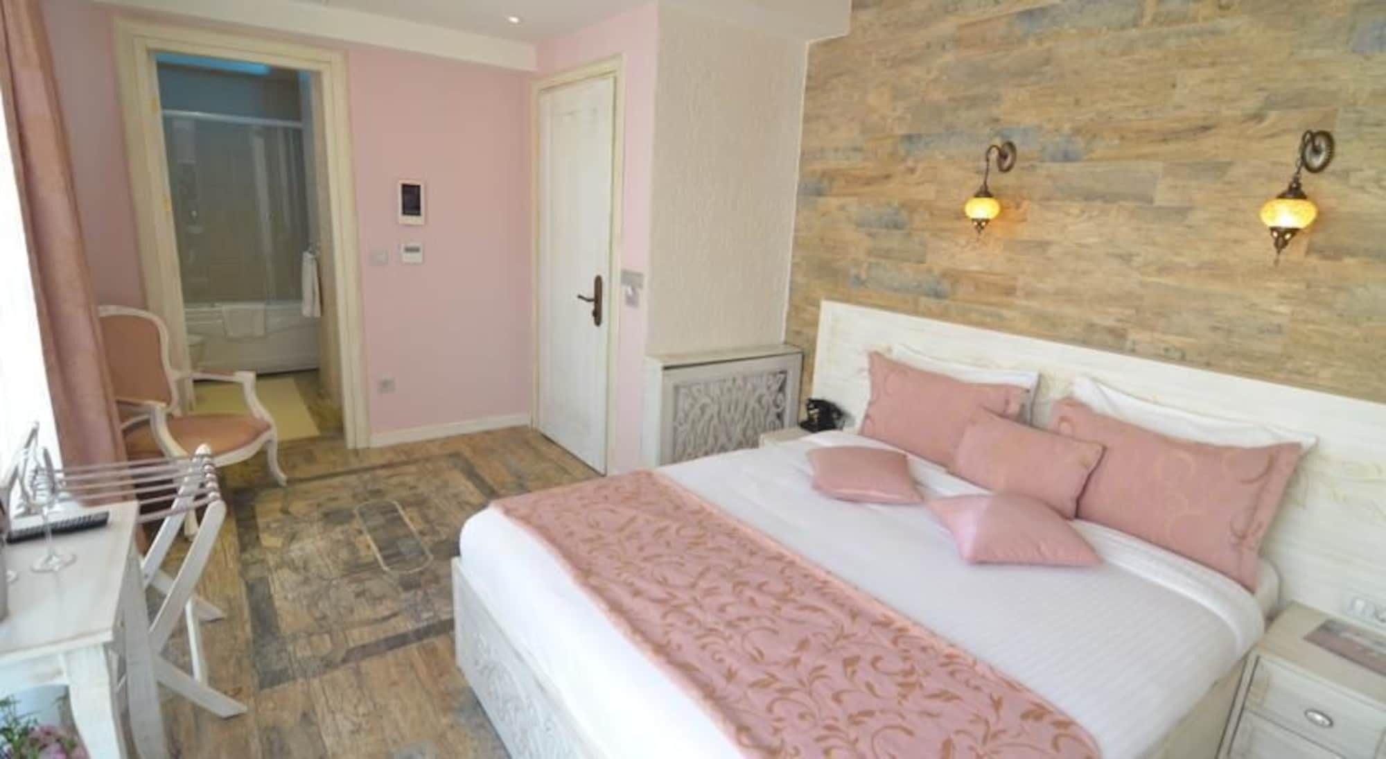 Elegance Hotel 4*
