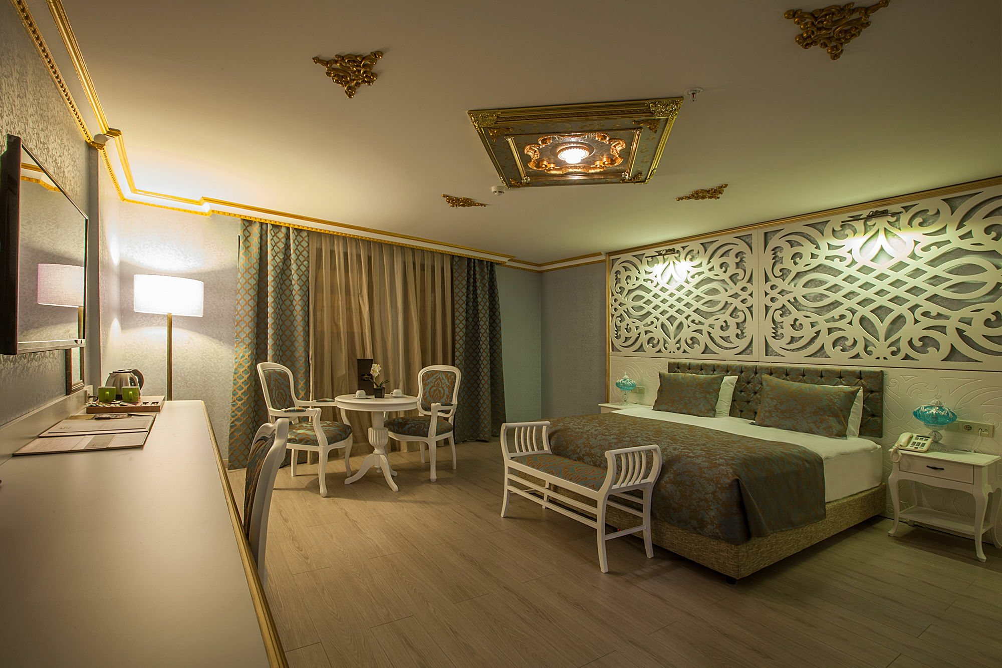 Empire Hotel 3*