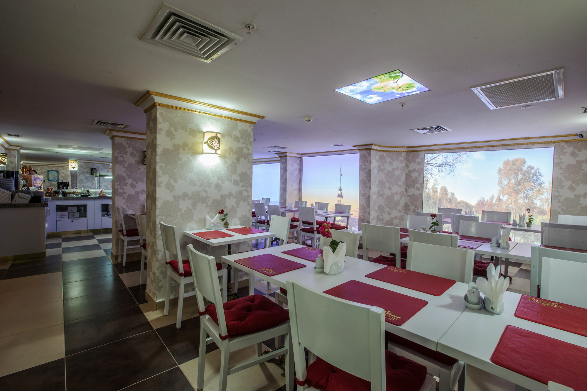 Empire Hotel 3*