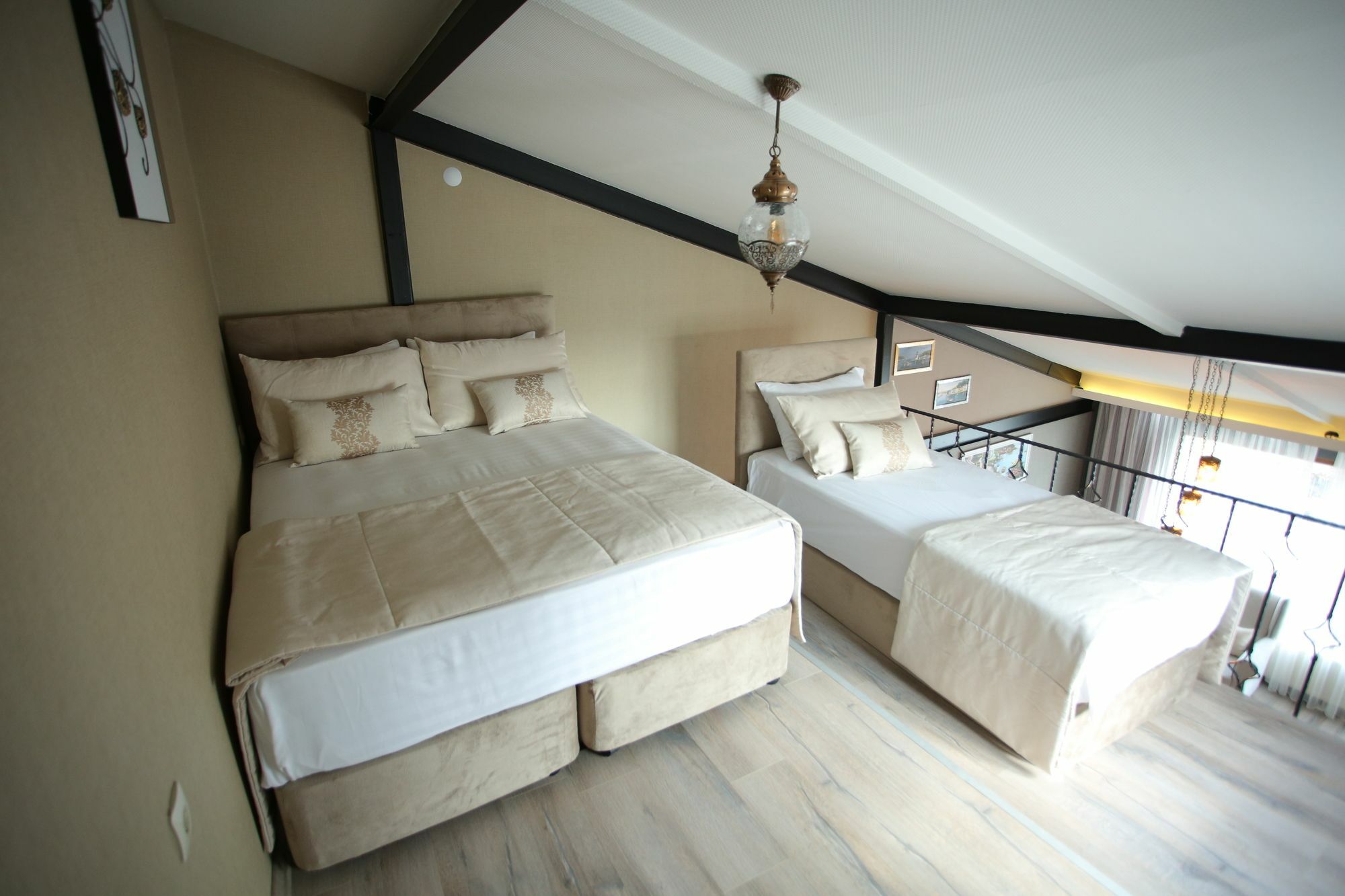 Artist Aparthotel 3*