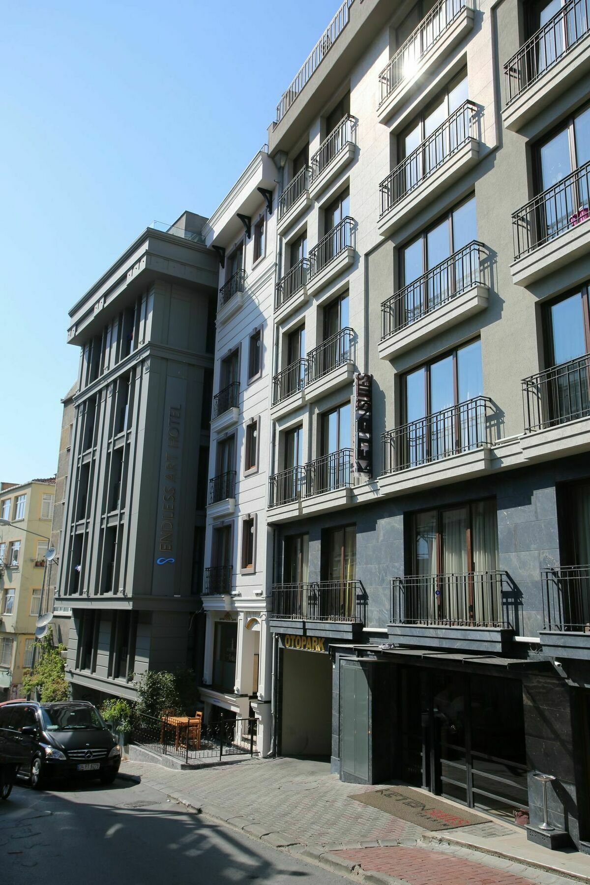 Artist Aparthotel